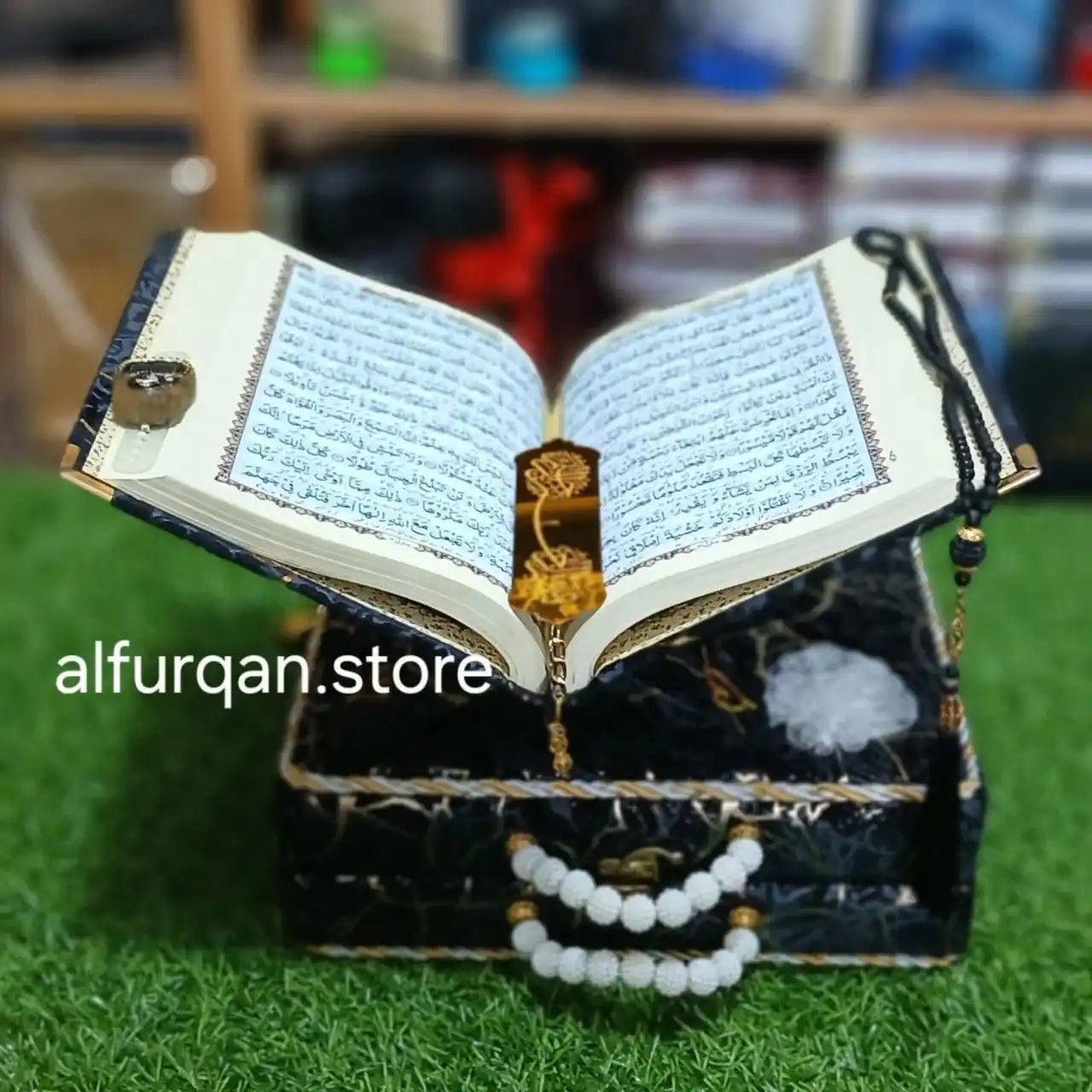 Quran e Pak Gift Edition With Translation ( Handle Box ) Black