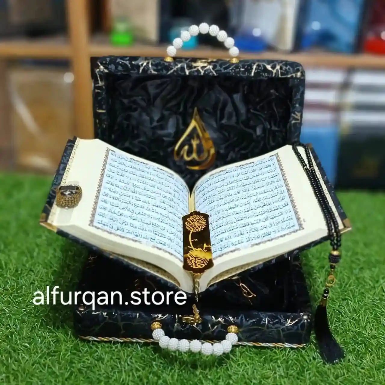 Quran e Pak Gift Edition With Translation ( Handle Box ) Black
