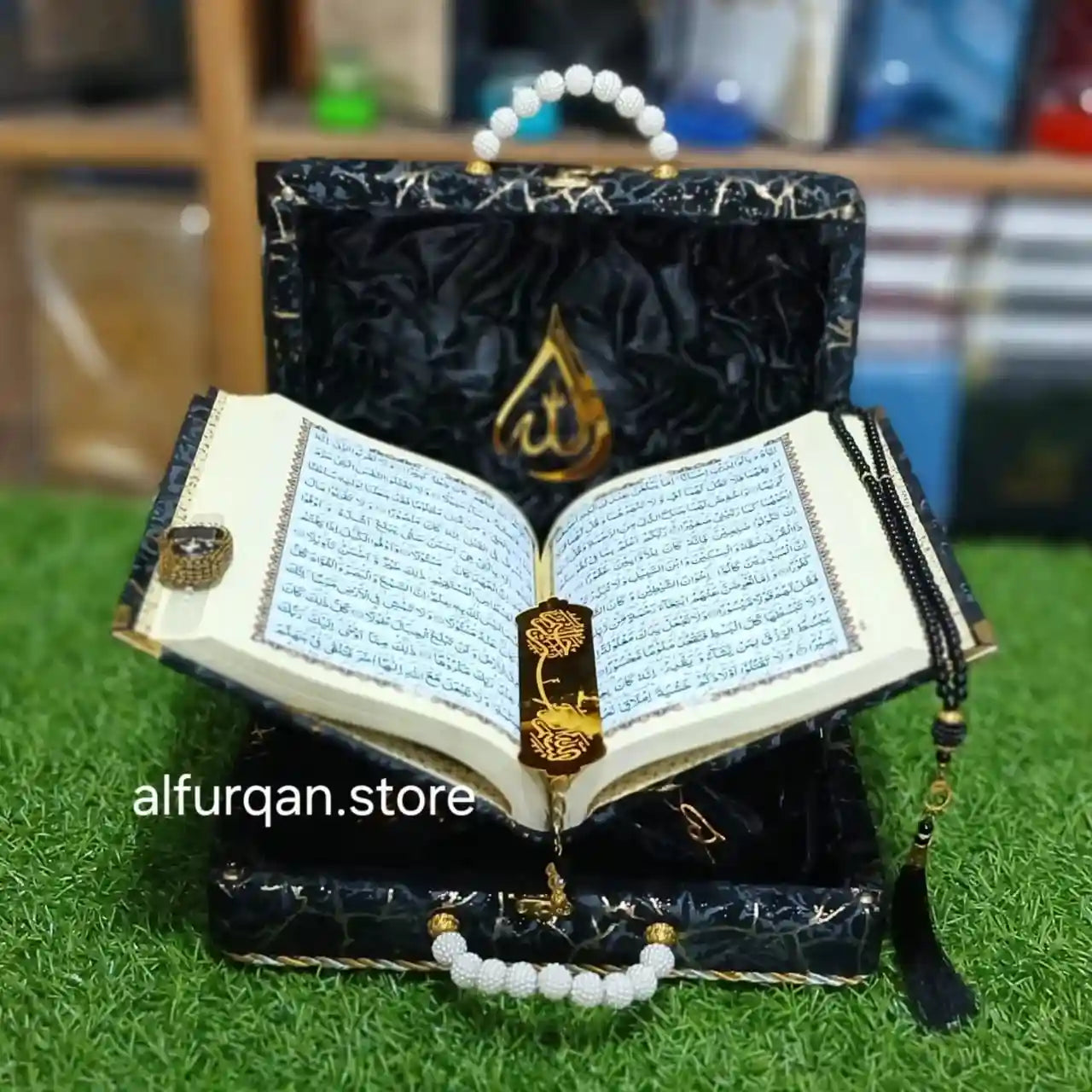 Quran e Pak Gift Edition With Translation ( Handle Box ) Black