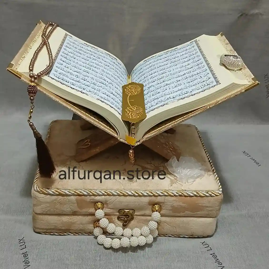 Quran e Pak Gift Edition With Translation ( Handle Box ) Golden