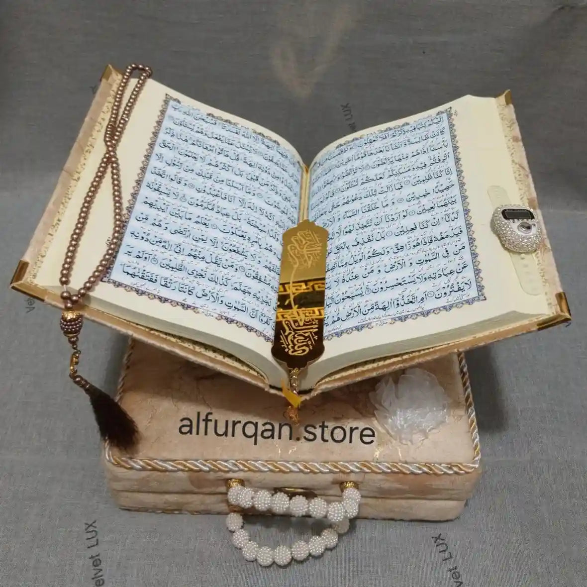 Quran e Pak Gift Edition With Translation ( Handle Box ) Golden