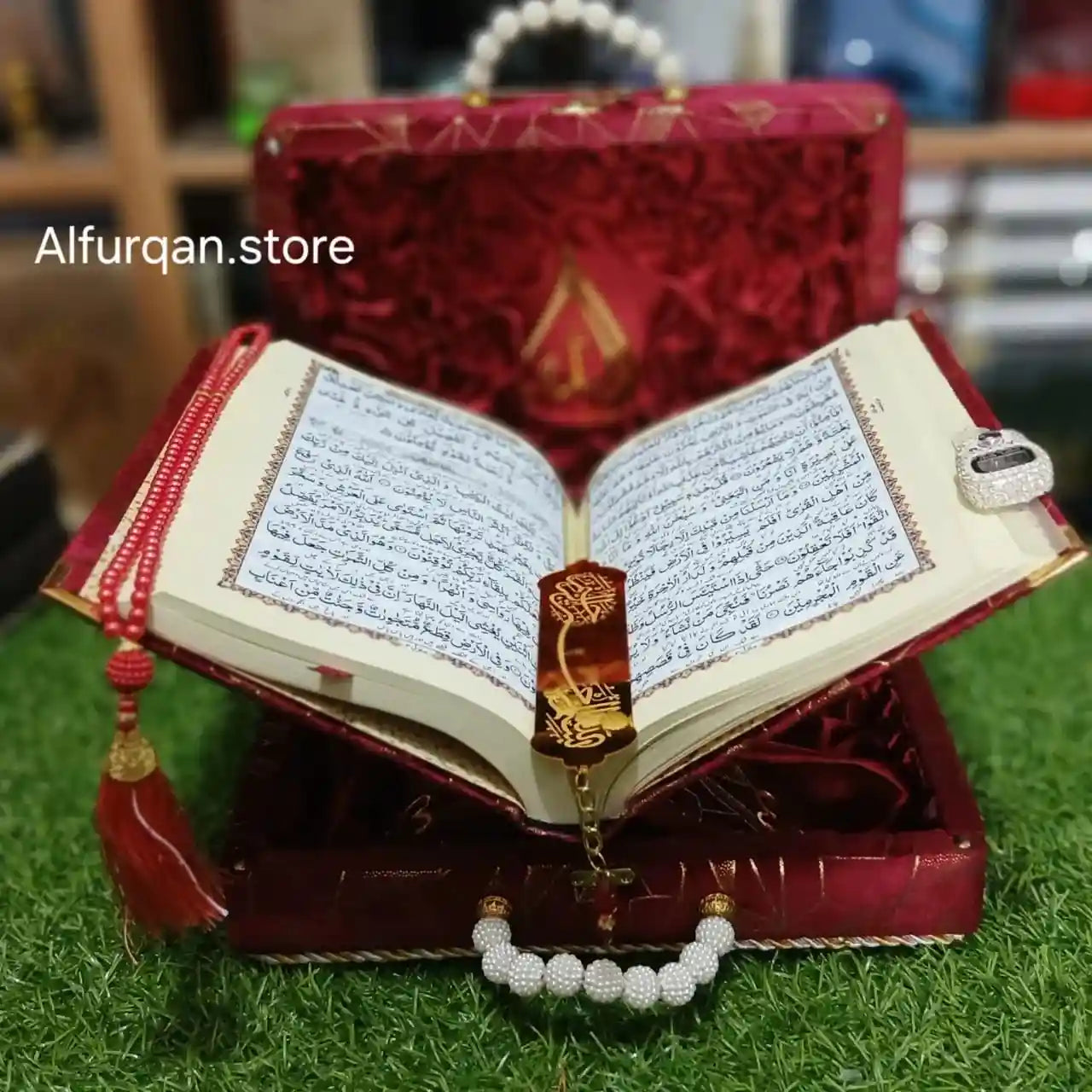 Quran e Pak Gift Edition With Translation ( Handle Box ) Mehroon