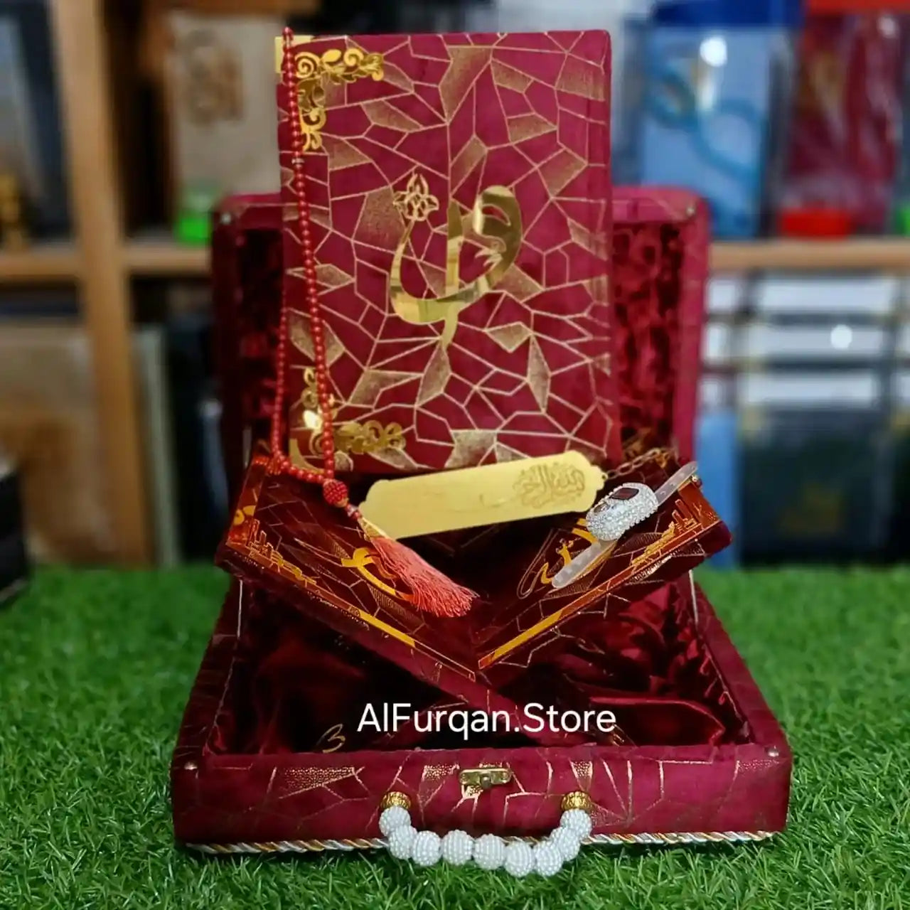 Quran e Pak Gift Edition With Translation ( Handle Box ) Mehroon