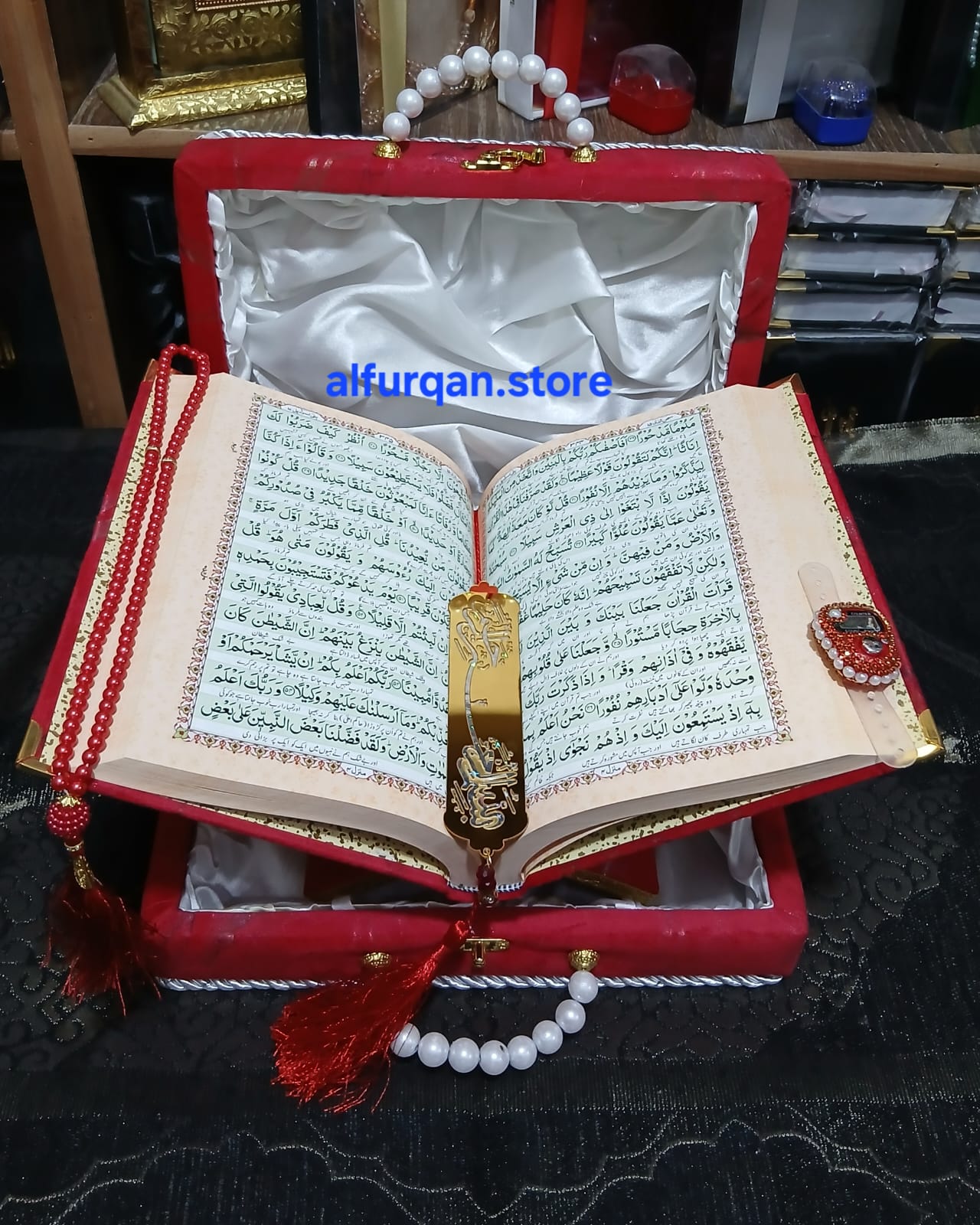 Quran e Pak Gift Edition With Translation ( Handle Box ) RED