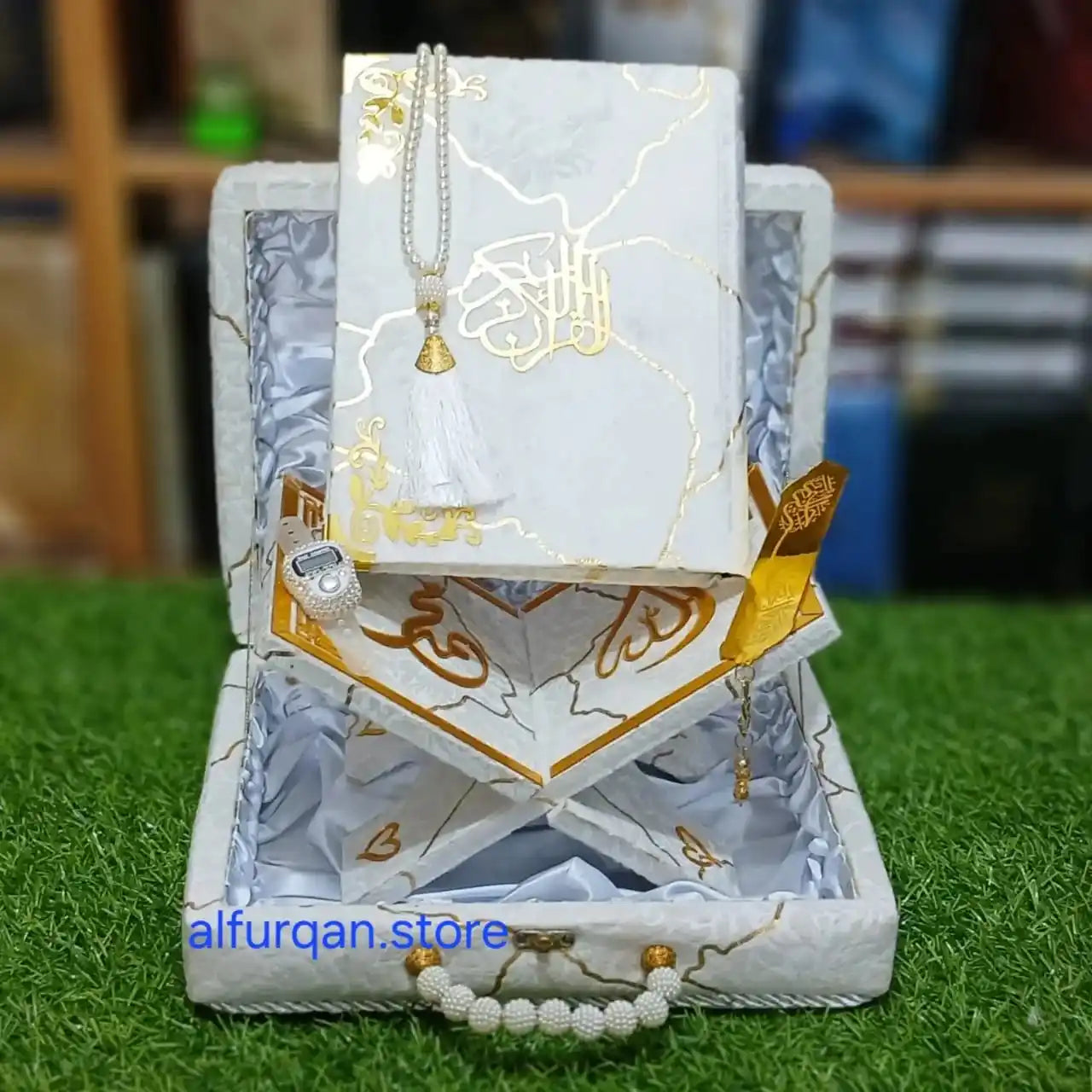 Quran e Pak Gift Edition With Translation ( Handle Box ) White