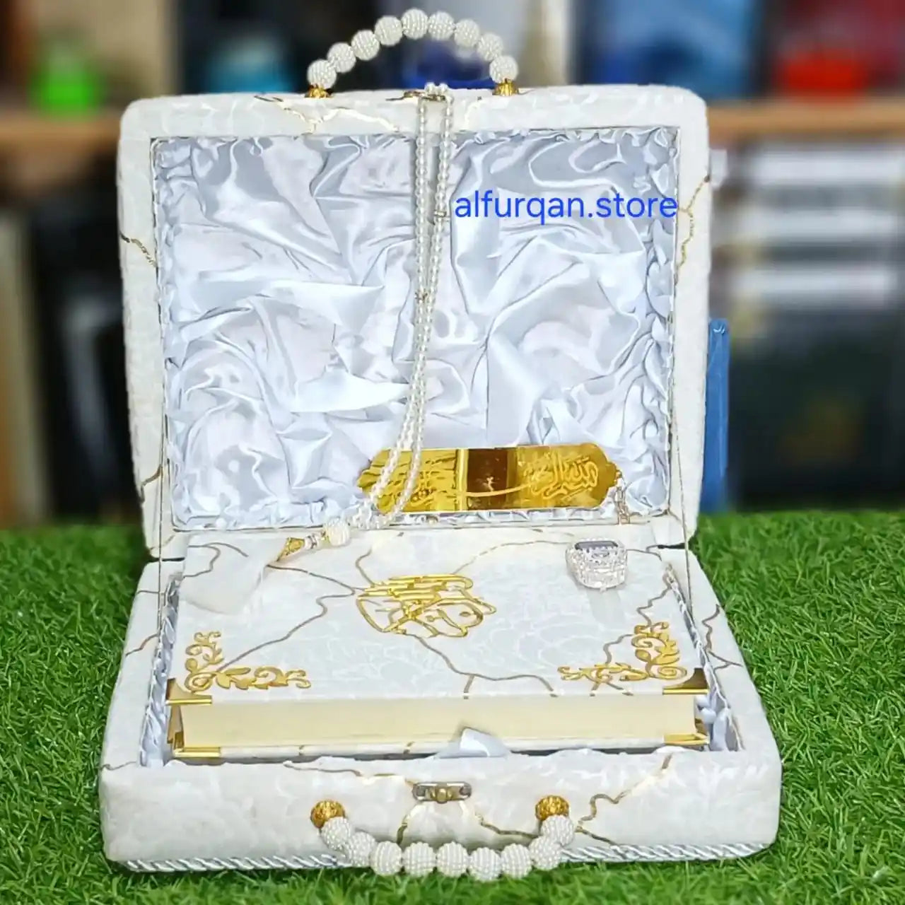 Quran e Pak Gift Edition With Translation ( Handle Box ) White