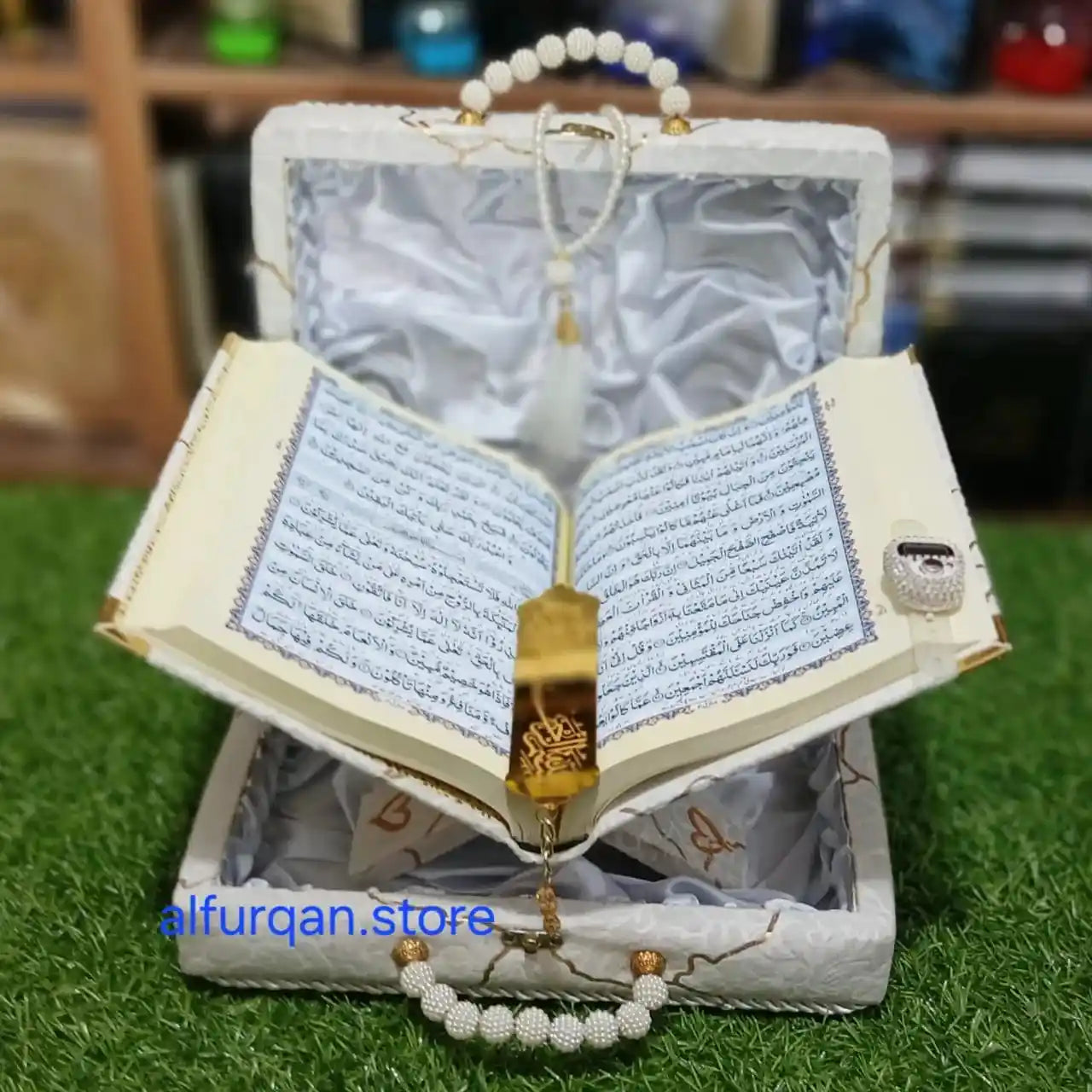 Quran e Pak Gift Edition With Translation ( Handle Box ) White